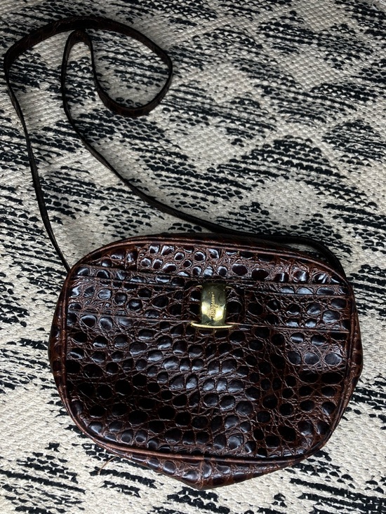 Salvatore Ferragamo Handbags - Salvatore Ferragamo VTG Vara leather bag